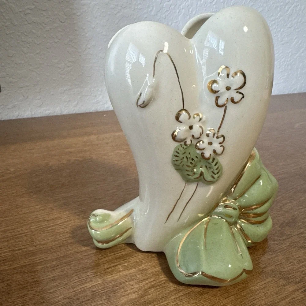 MCM Heart Shaped Planter USA Pottery 1950 Green And Gold‎ Bow